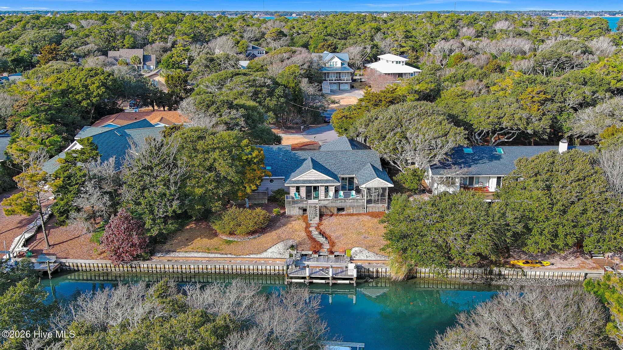 Image 2: Canal Front Home in Pine Knoll Shores