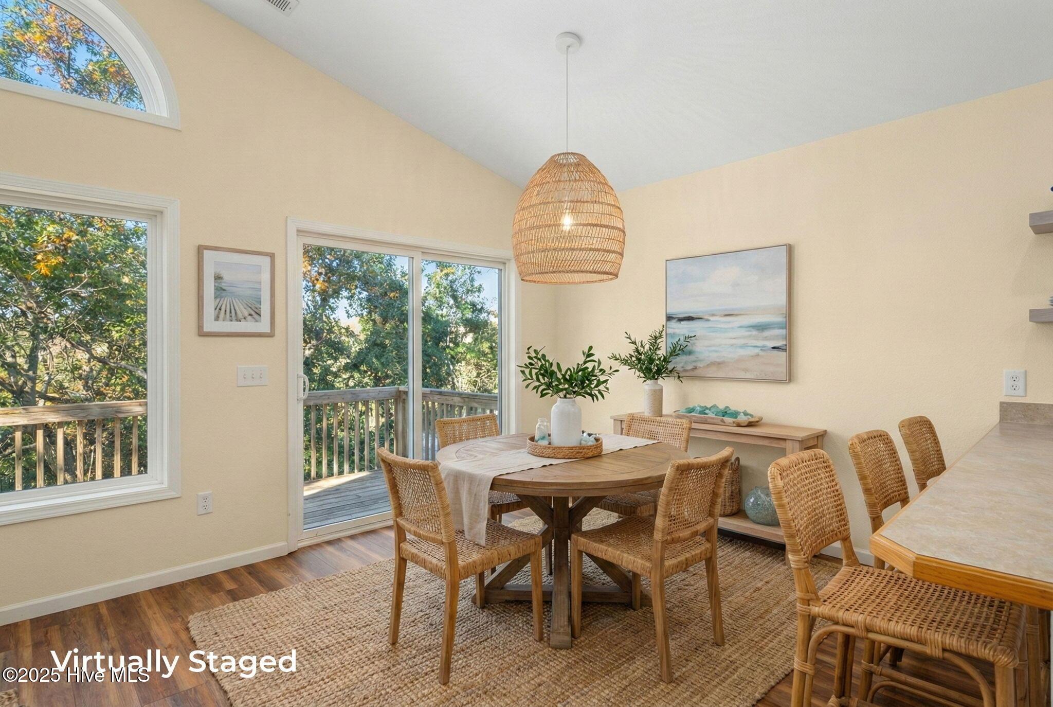 Image 4: 17-web-or-mls-106-William-Tryon-TL-Dinin