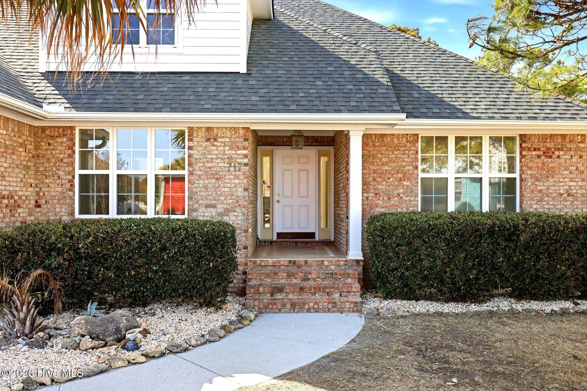 Image 3: 6_717_Settlers_Ln_-_Exteriors_012