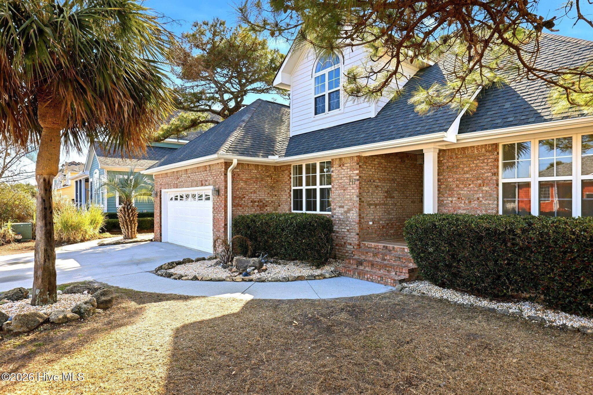 Image 4: 5_717_Settlers_Ln_-_Exteriors_013