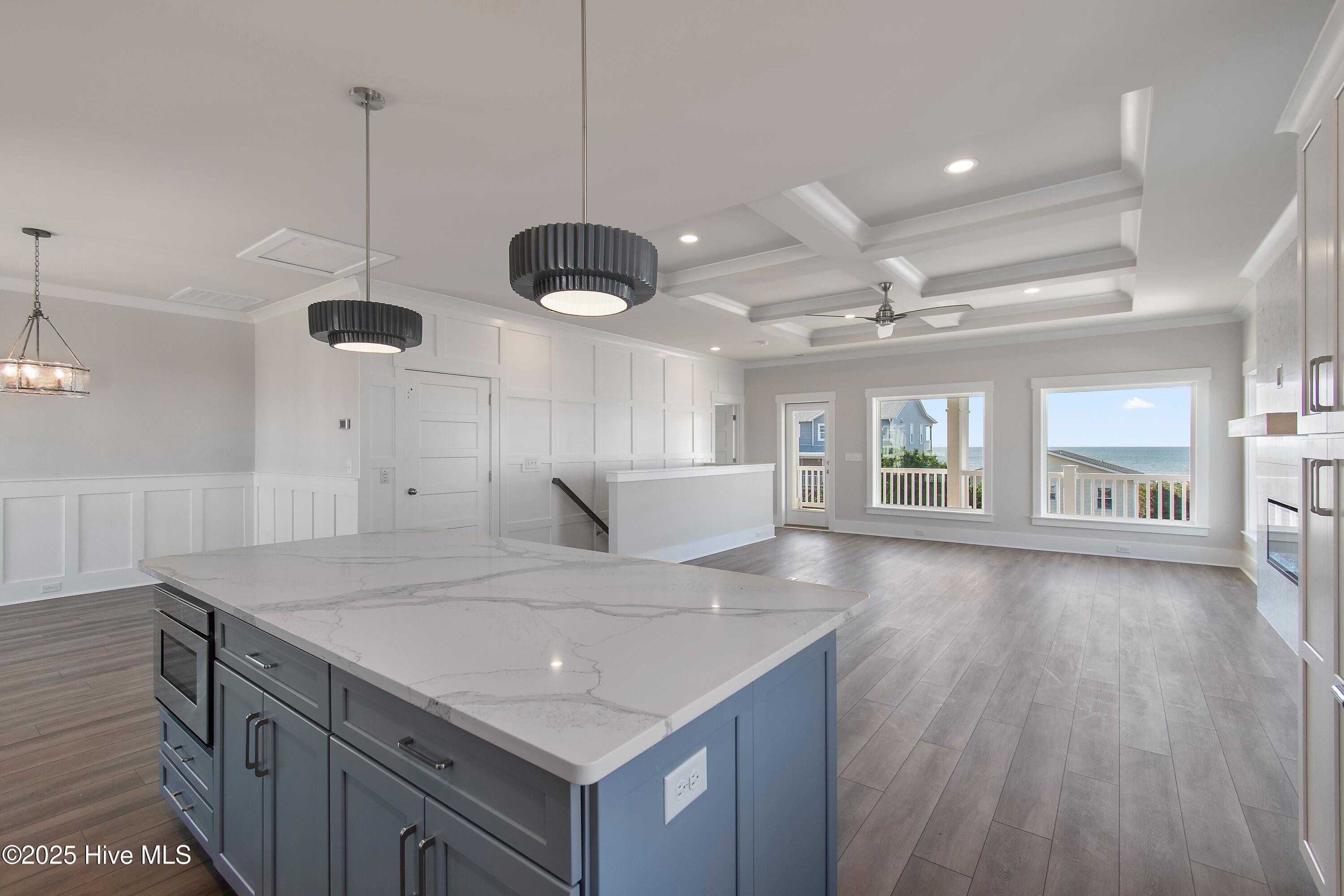 Image 4: 2916EBeachDr - 64