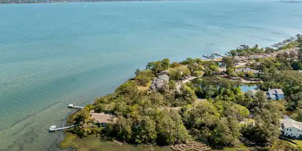 Image 3: McGinnis Point West Court