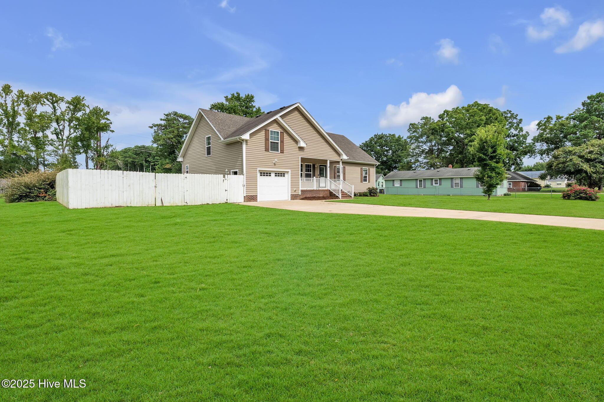 Image 2: 5-web-or-mls-DSC_0211