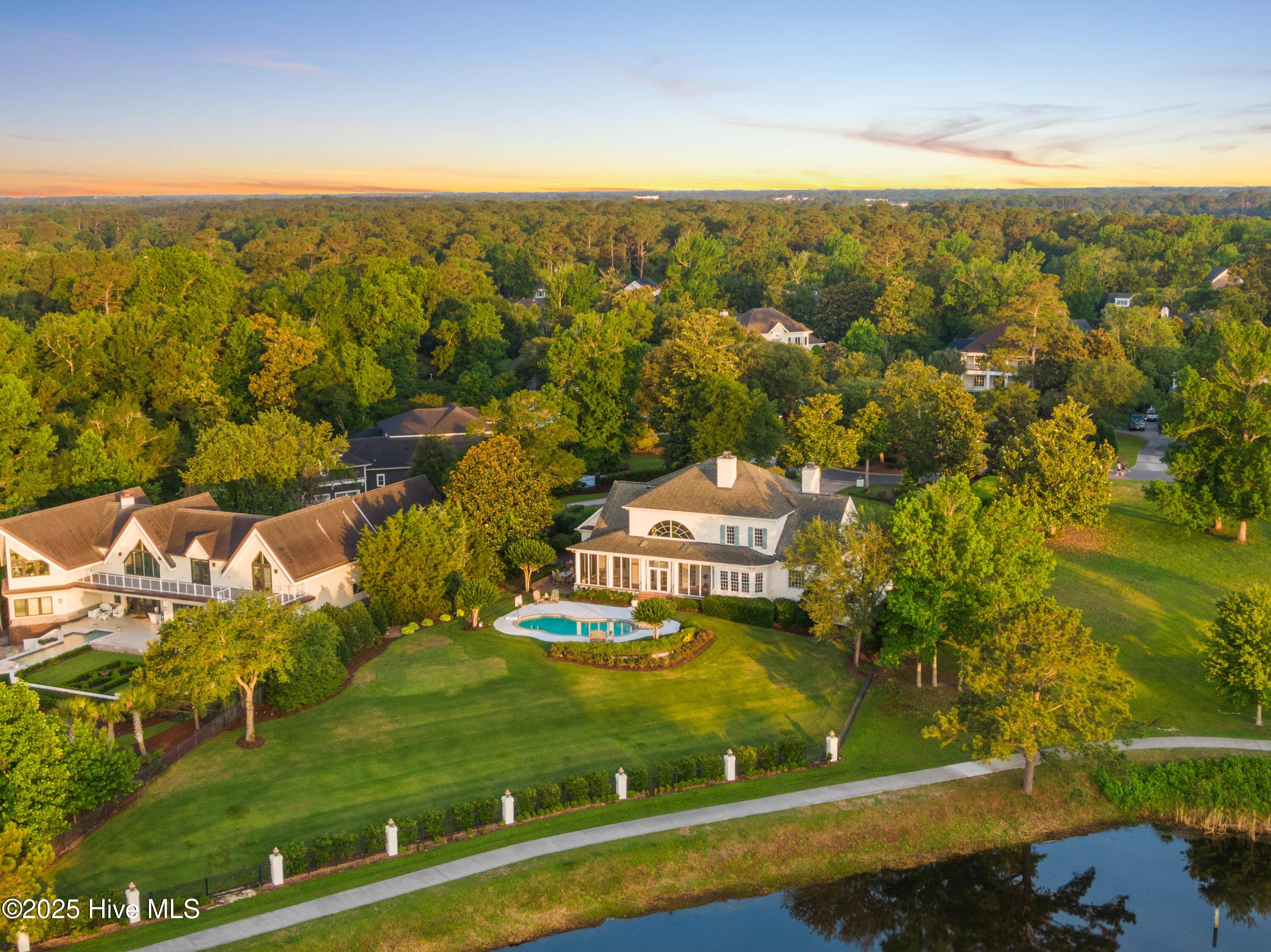 Image 2: 087_2220_moreland_drive_final-87_564