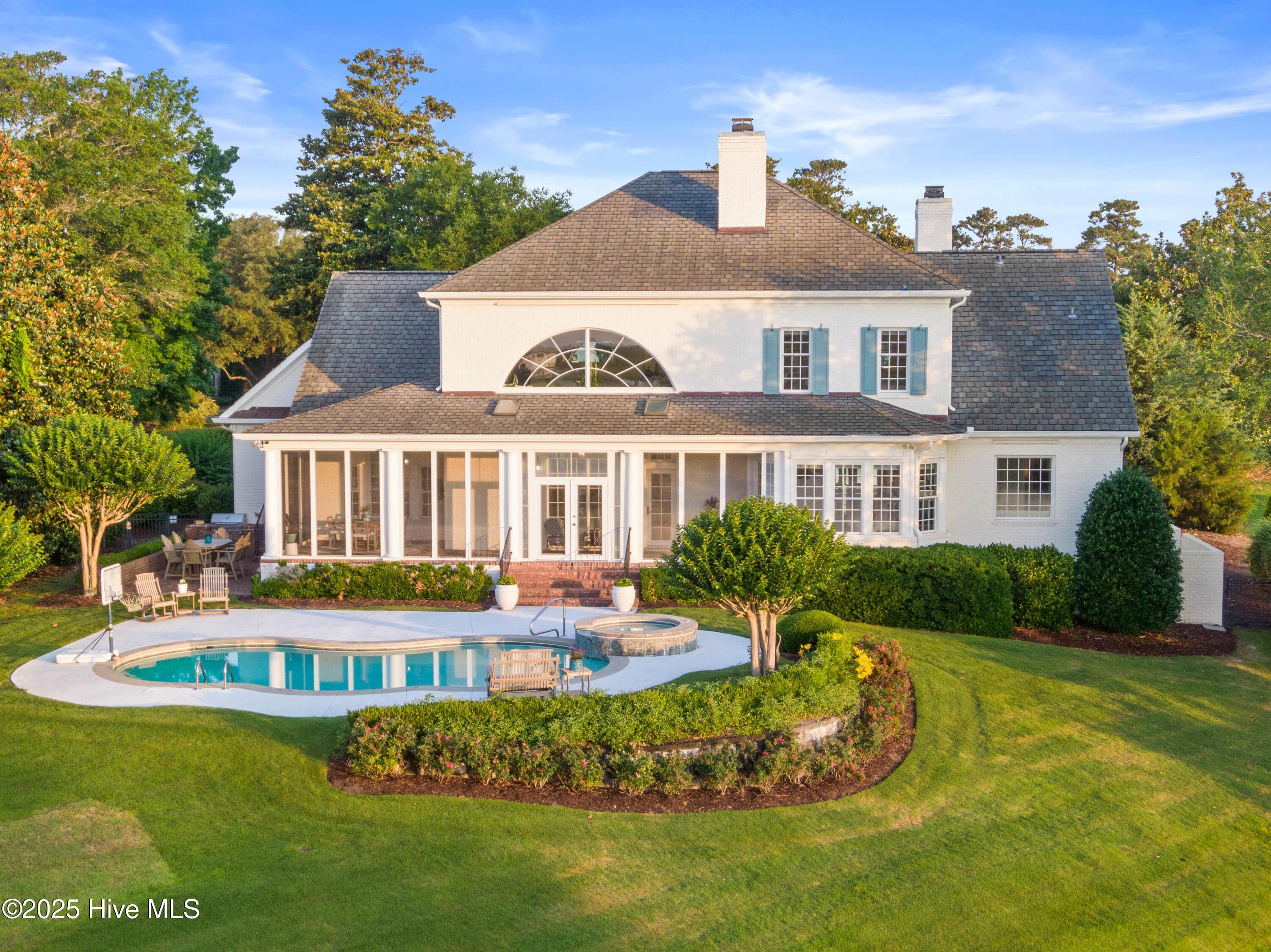 Image 4: 083_2220_moreland_drive_final-83_55