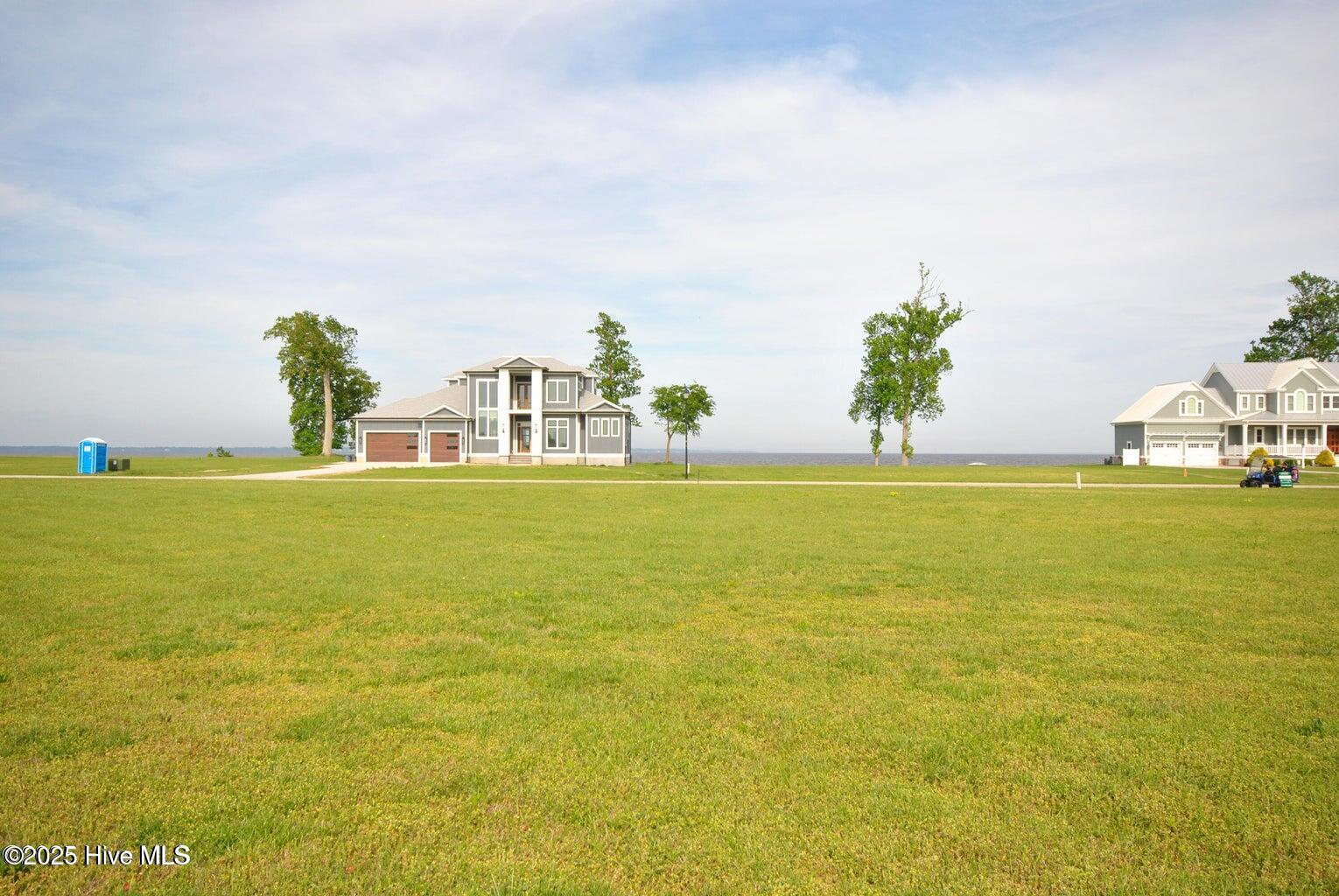 Image 1: Lot
