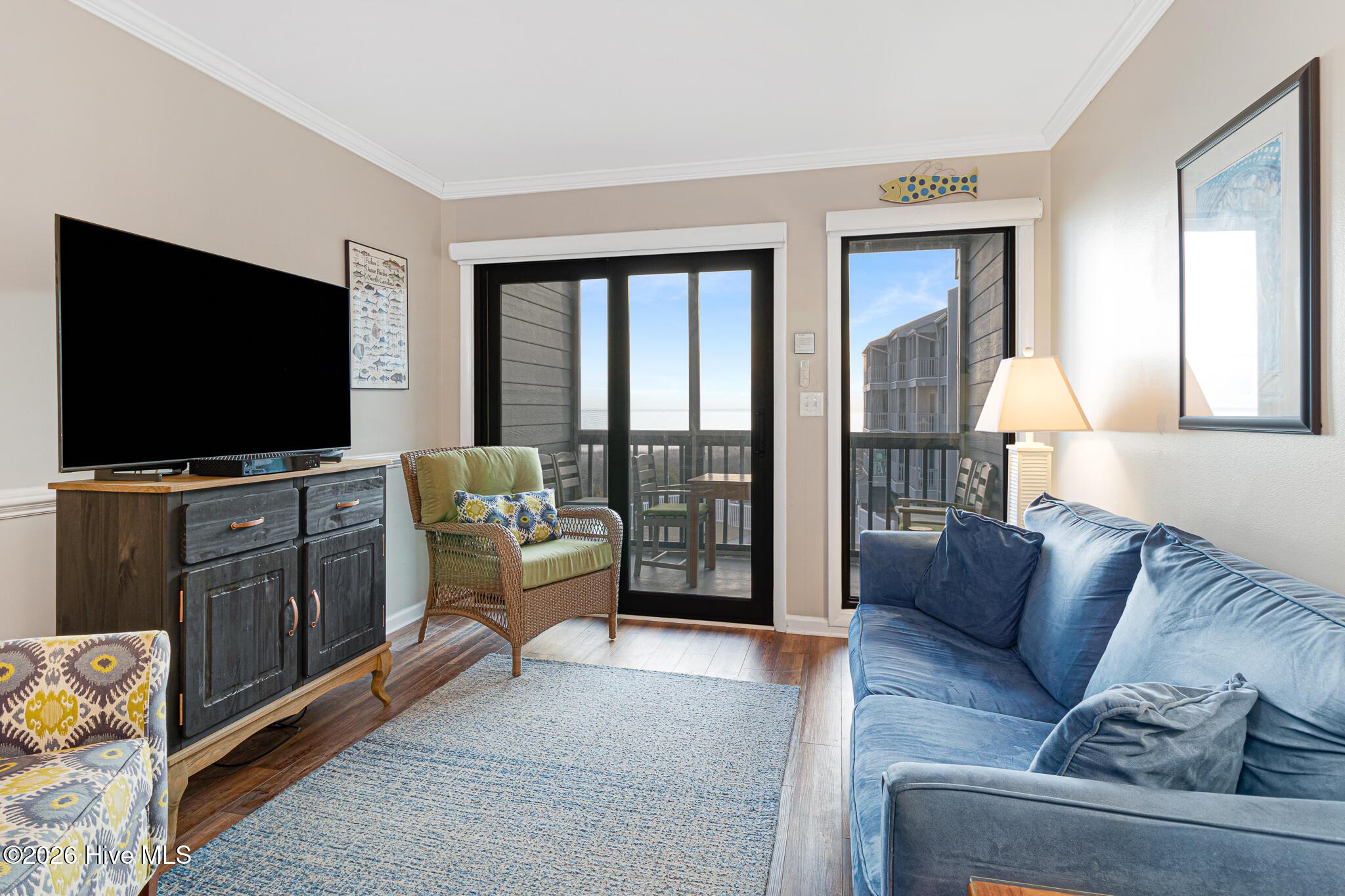 Image 2: Living Room