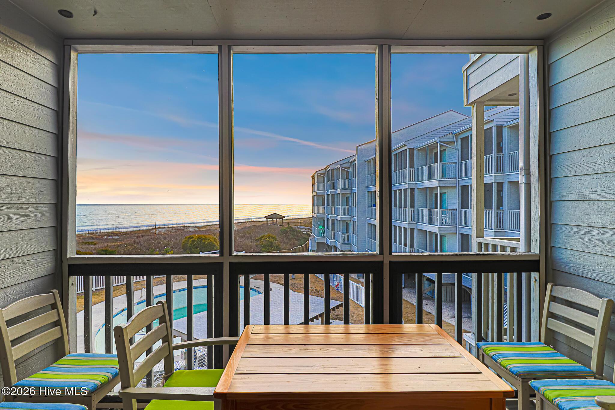 Image 3: Screened Porch