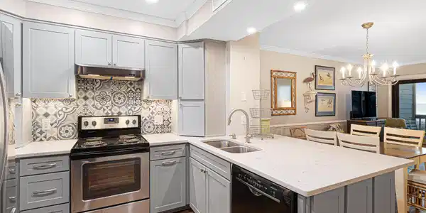 Image 4: Kitchen