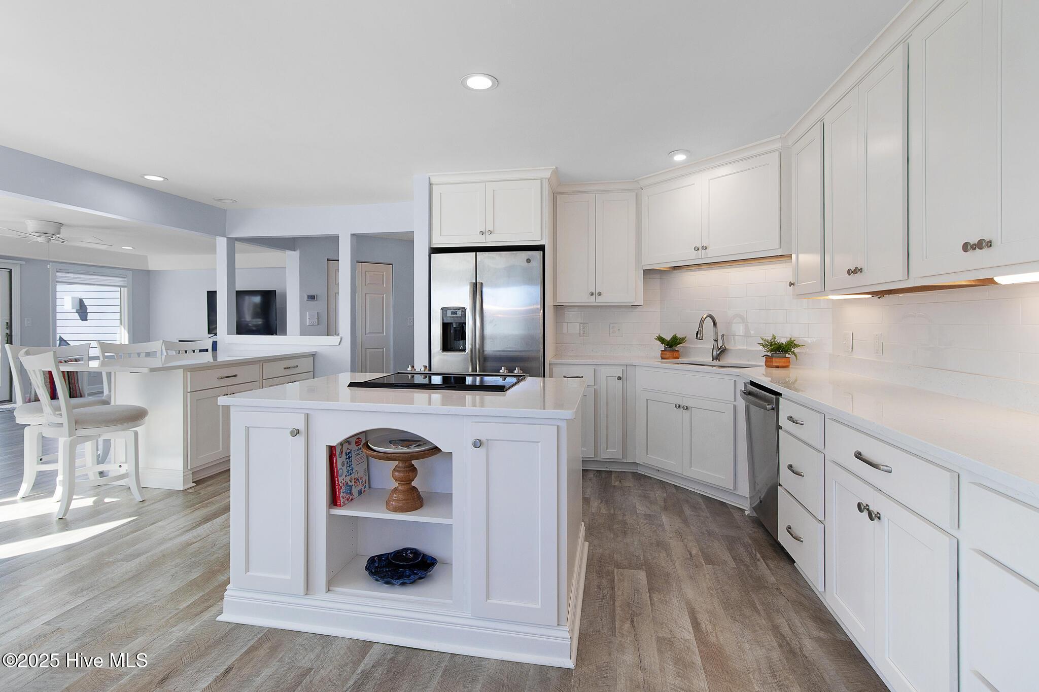 Image 4: Spacious Kitchen with Center Island