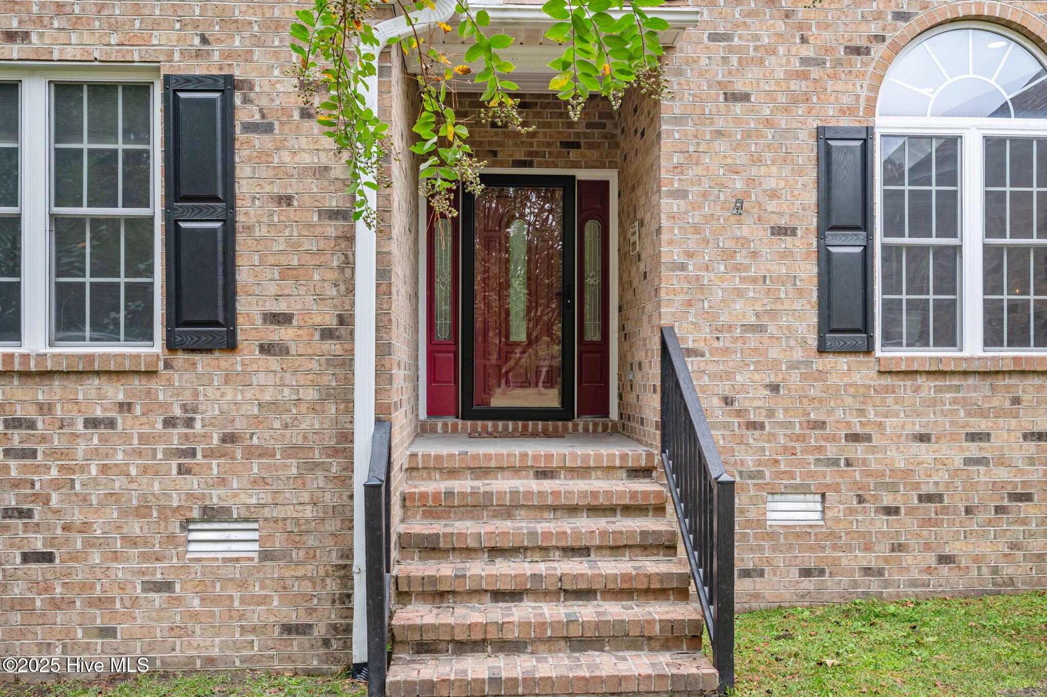 Image 4: front of house 2