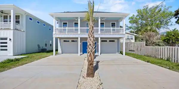 Image 3: 5_front exterior