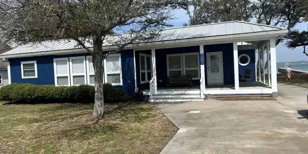 300 Forest Knoll Drive
