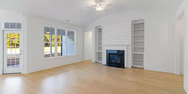 Image 3: Large Living Room with Gas Fireplace