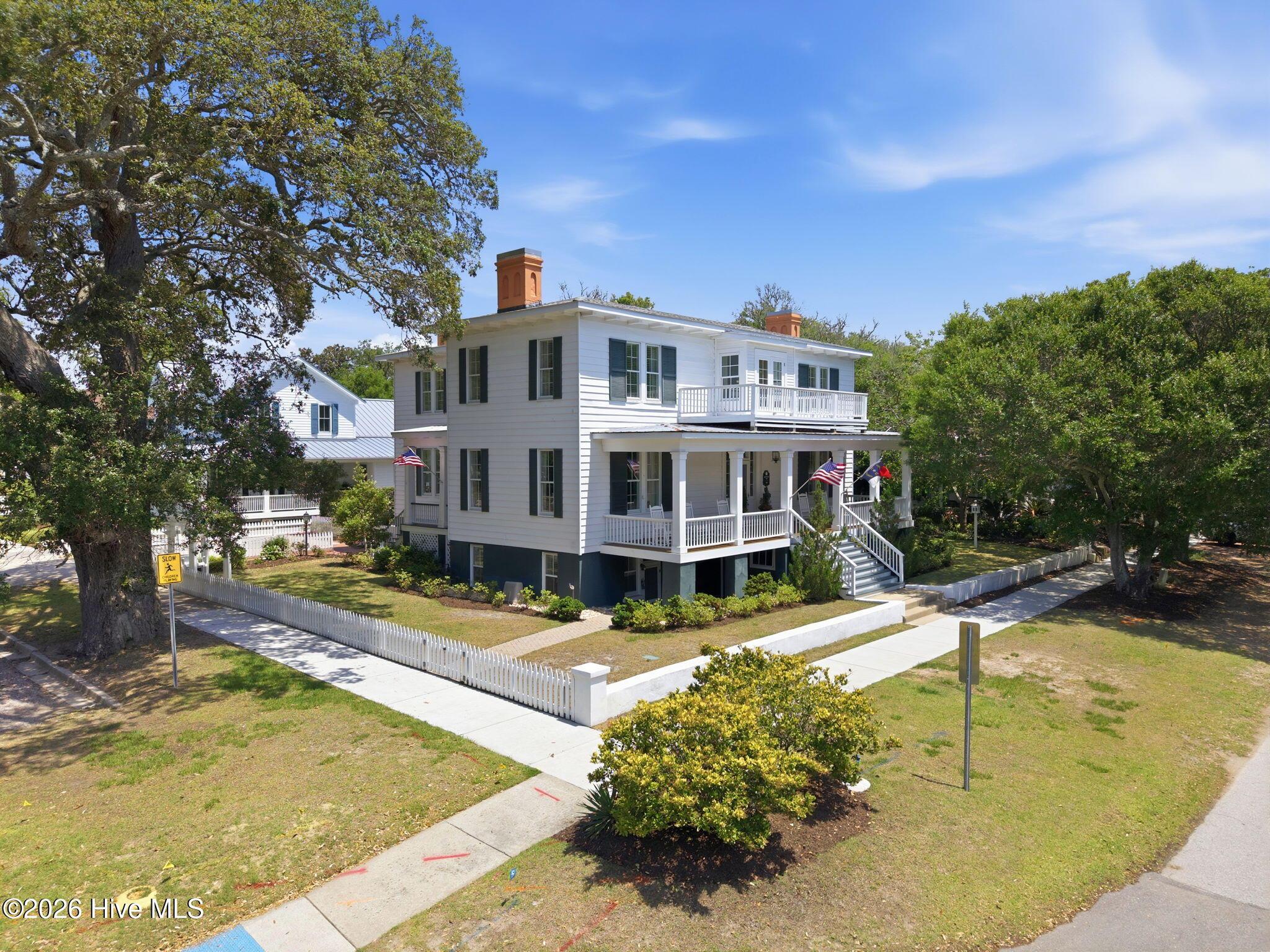 Image 2: Beautiful Corner Lot