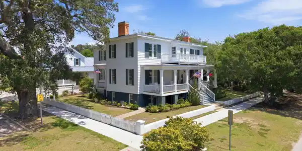 Image 2: Beautiful Corner Lot
