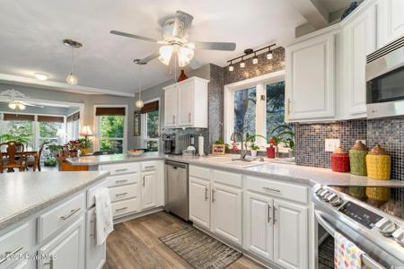 615 Lockwood Court SE