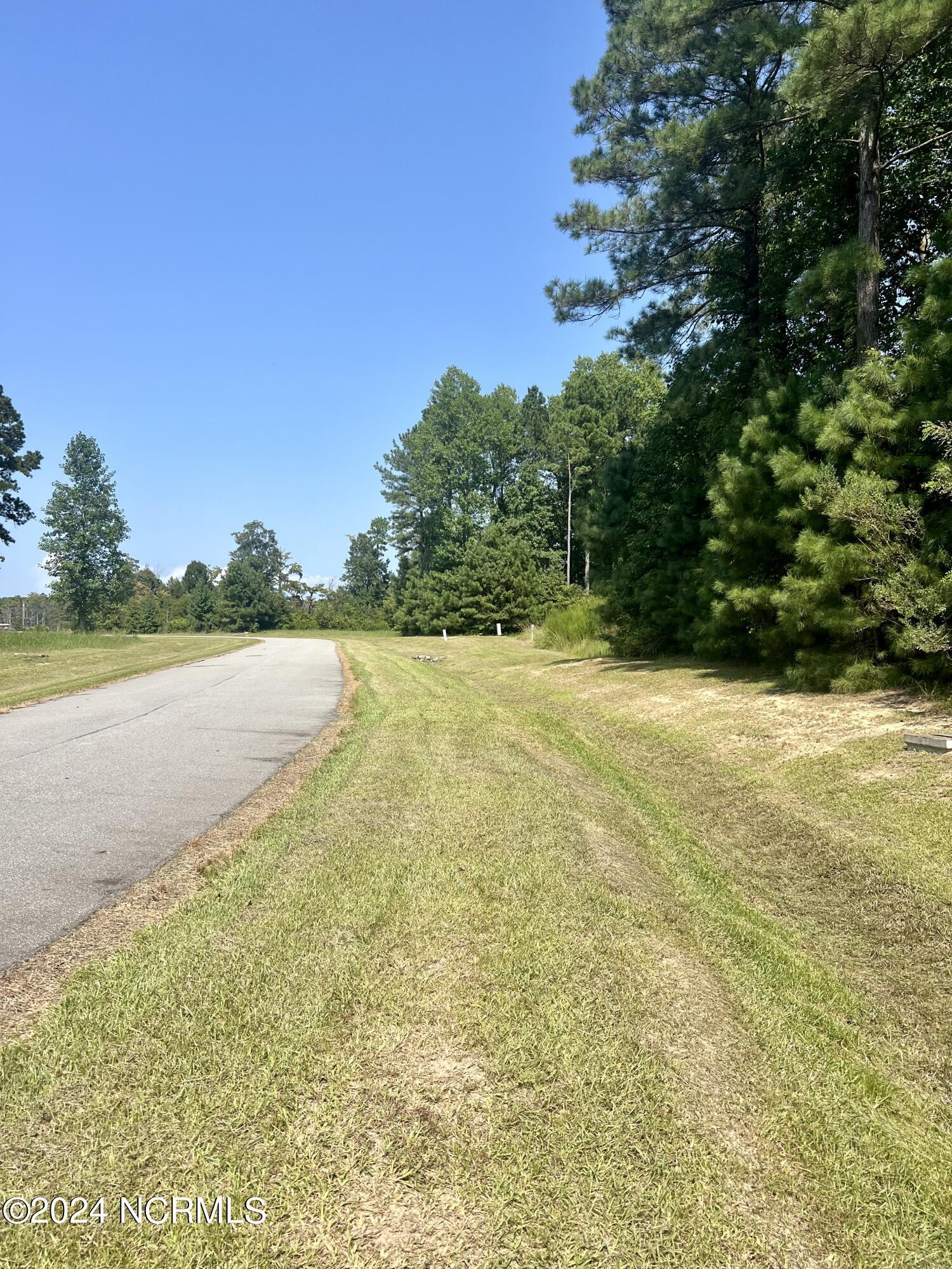 Image 1: Plantation Circle
