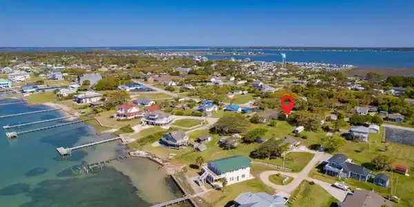 1072 Island Road