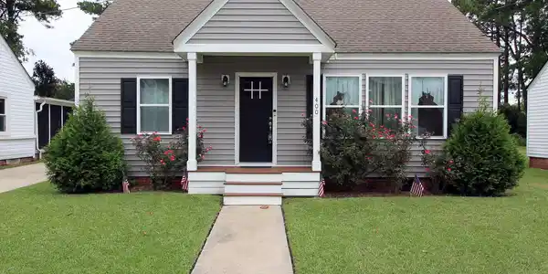 Image 2: Cute Cottage