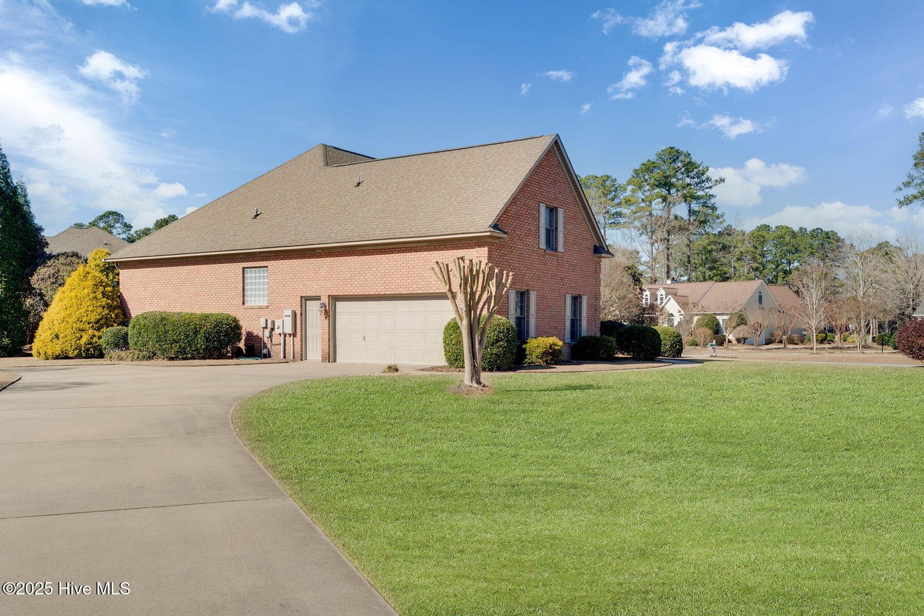 Image 3: 3-web-or-mls-100 York Court-00001
