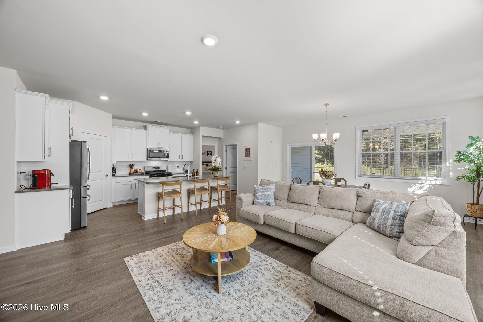 Image 4: 21-web-or-mls-0C0A4554