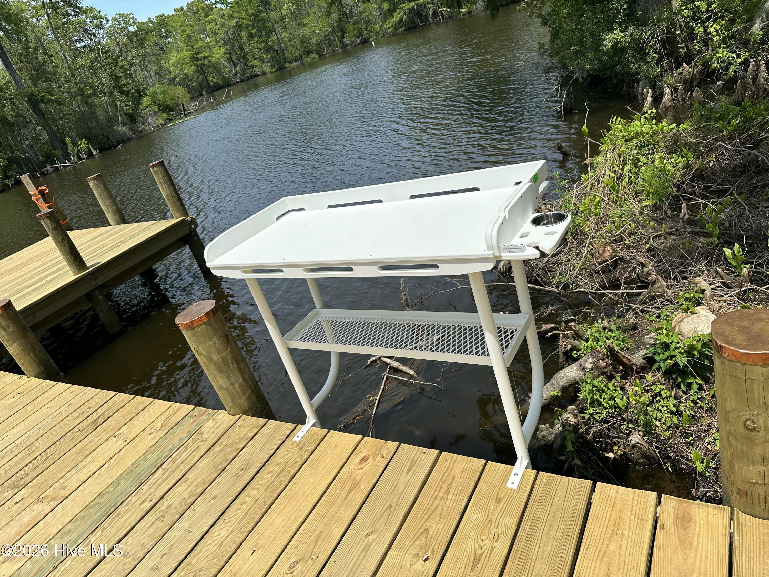 Image 4: Cleaning station