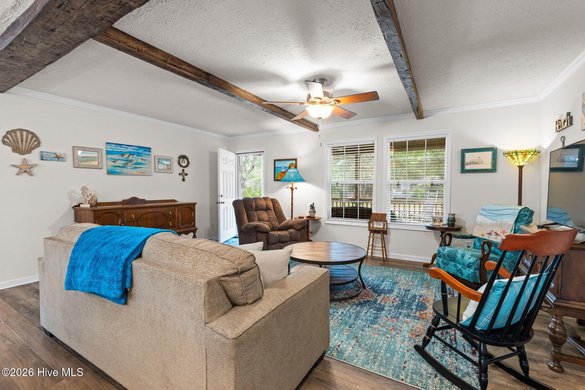 Image 2: 3-web-or-mls-CAMMediaLLC.com (15 of 39)