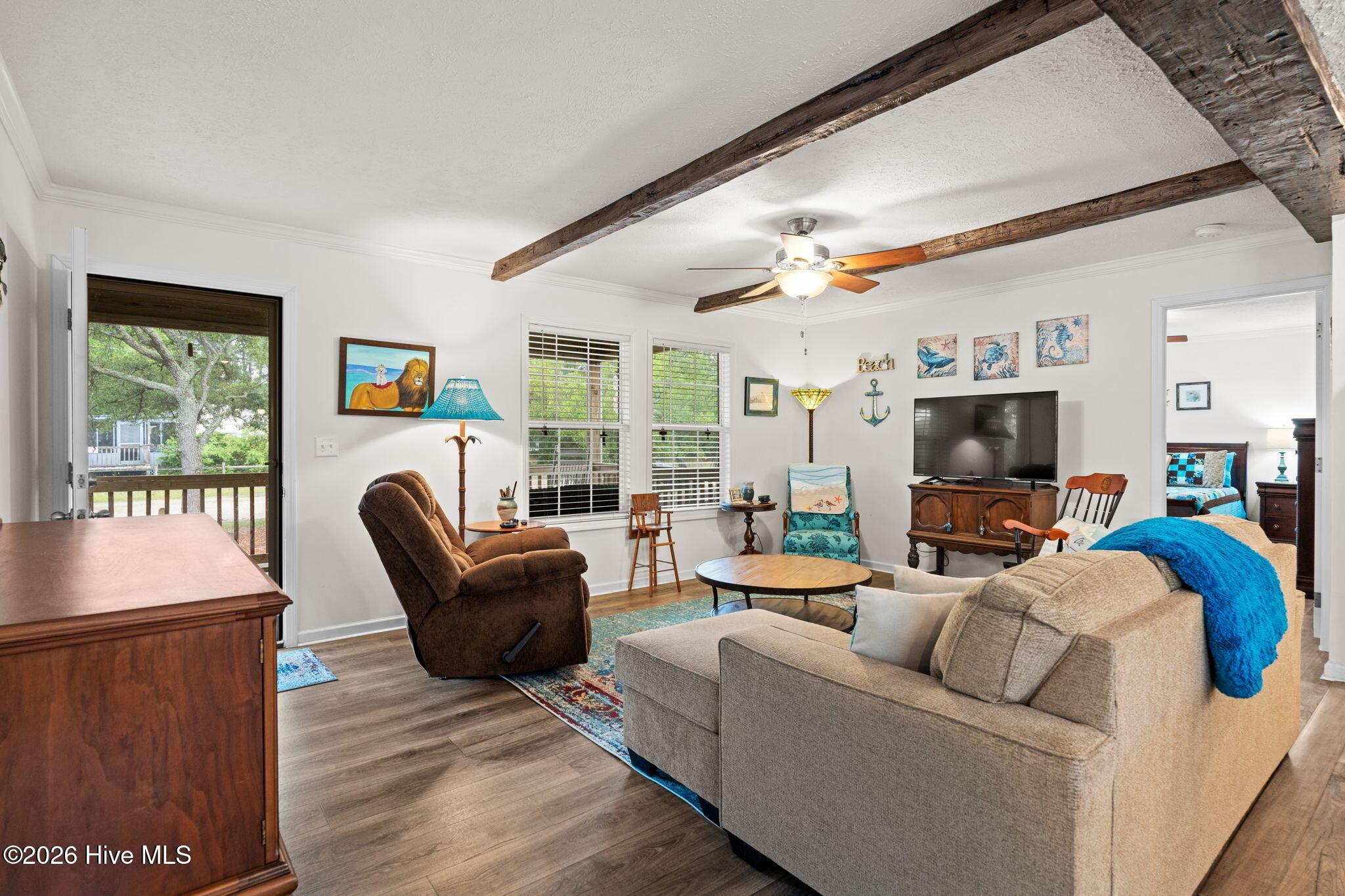 Image 3: 4-web-or-mls-CAMMediaLLC.com (13 of 39)
