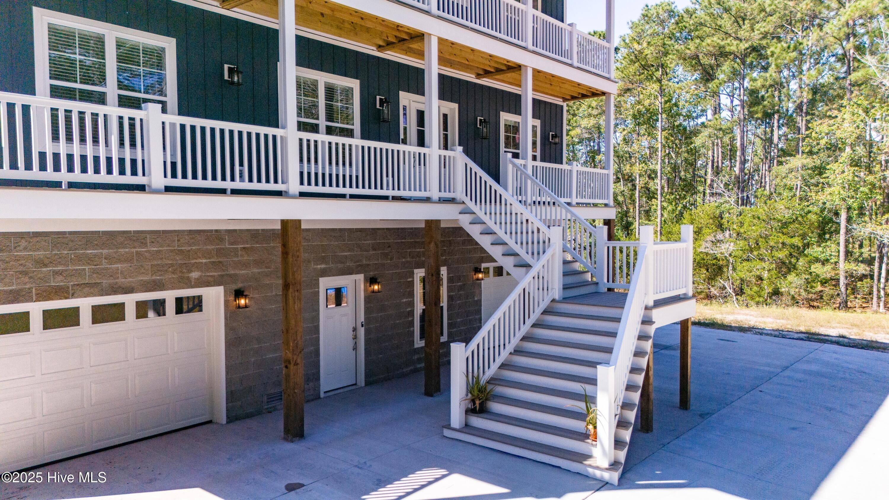 Image 3: 003_Front Entrance Stairs