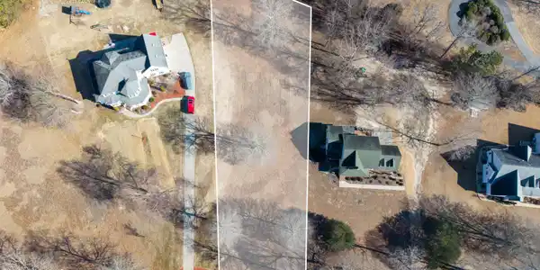 Image 3: 141 Lake Wood Drive-02-2