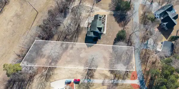 Image 4: 141 Lake Wood Drive-03-2