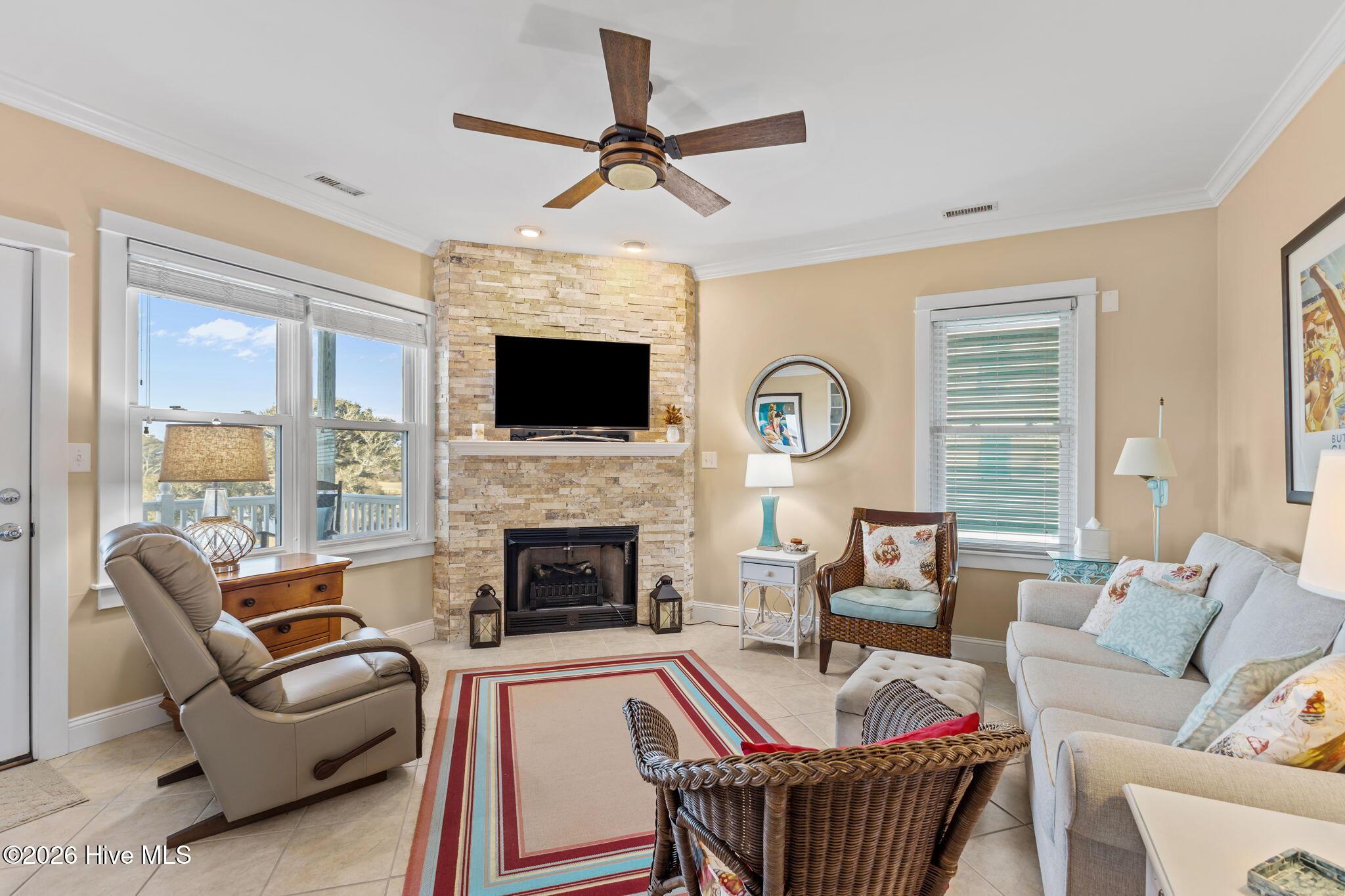 Image 3: Living Area
