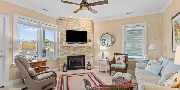 Image 3: Living Area