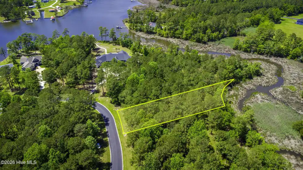 Image 1: 272 Southern Plantation Drive S