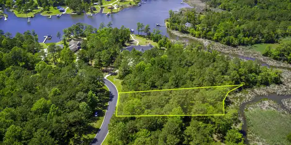 Image 2: 272 Southern Plantation Drive S