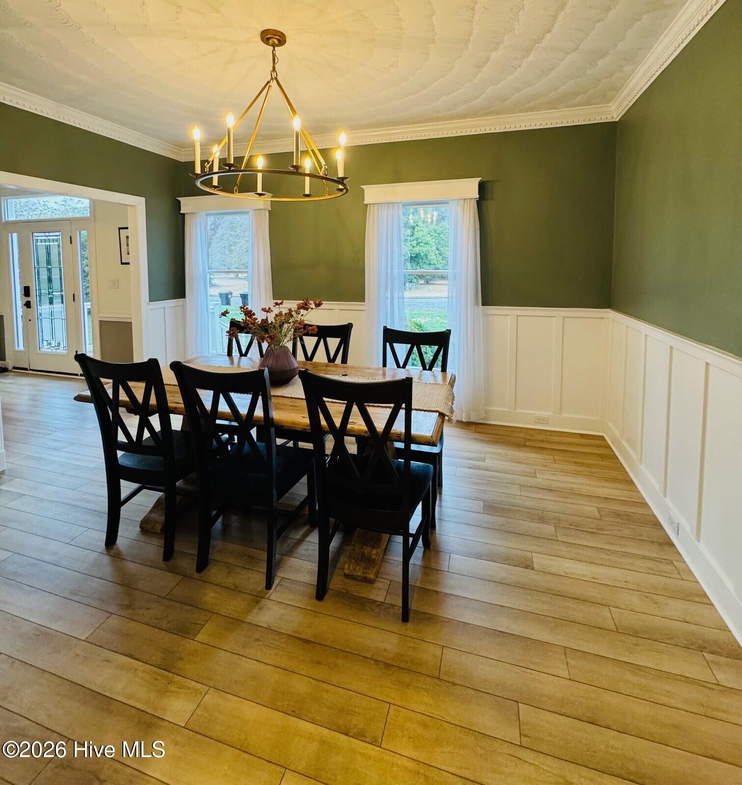 Image 4: Dining Room