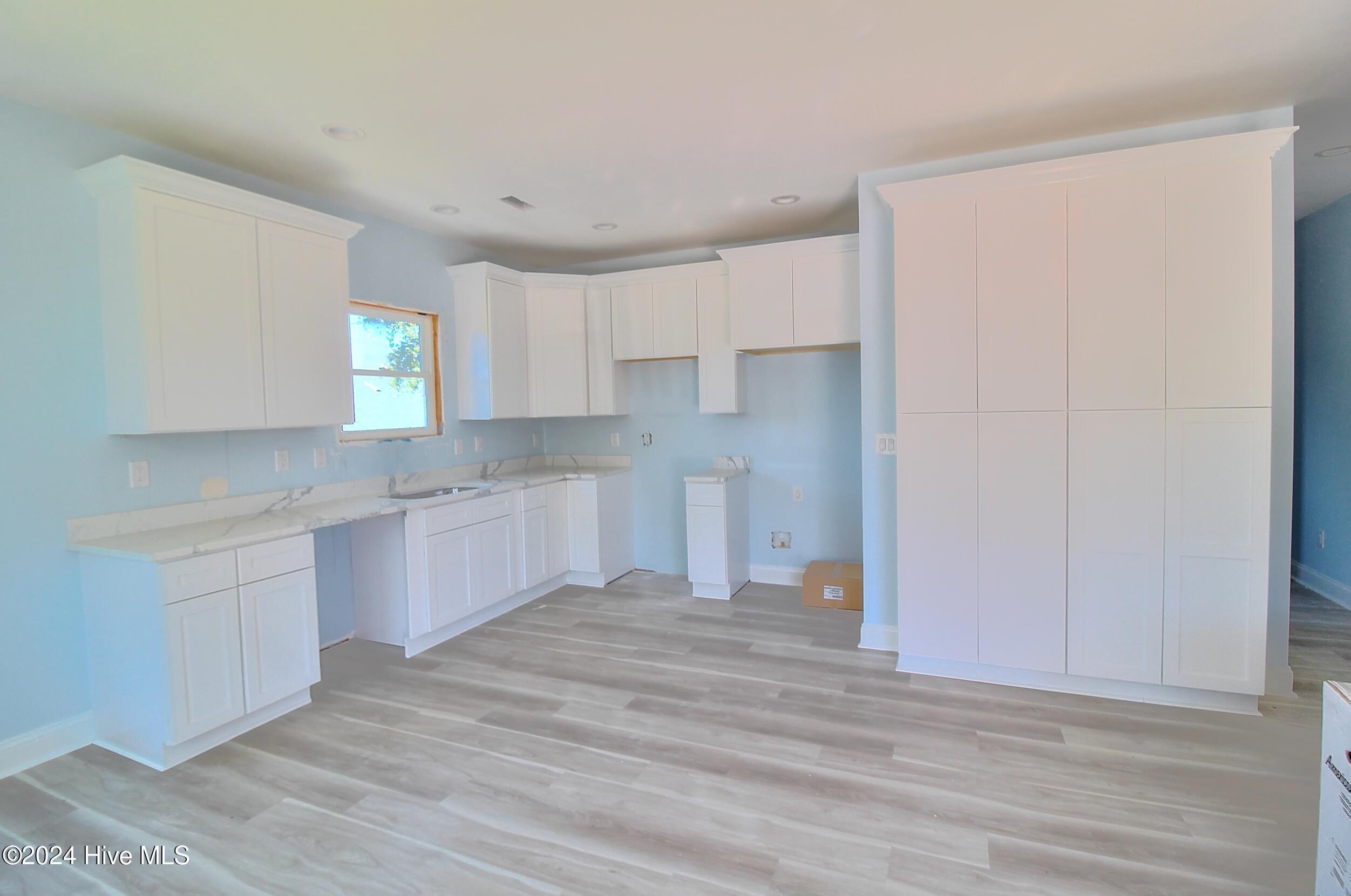 Image 4: Kitchen 2