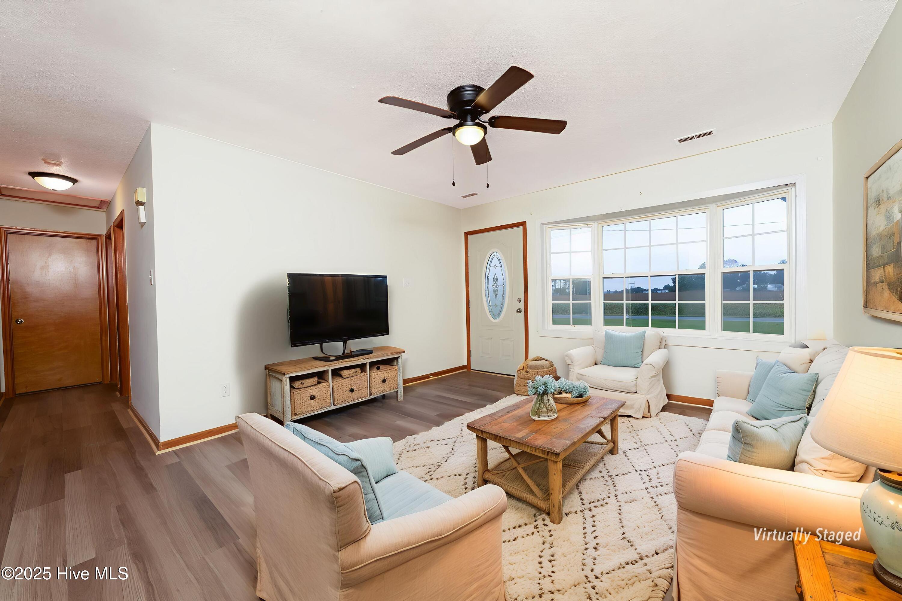 Image 3: 140 Chinchilla Drive