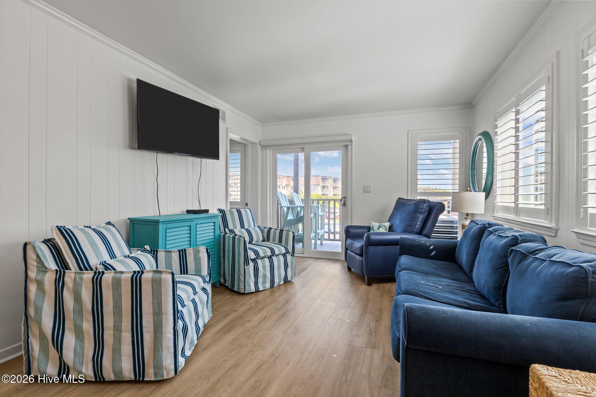 Image 3: Living Area