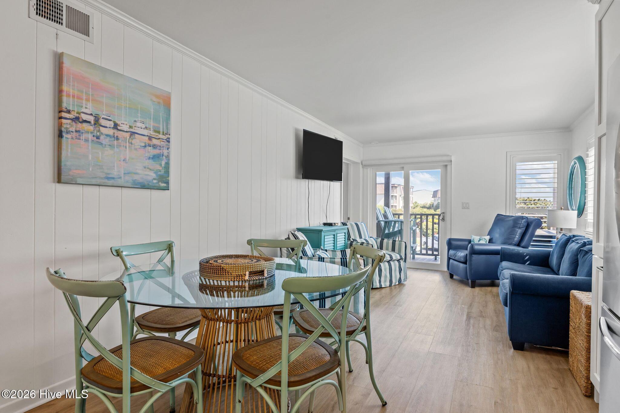 Image 4: Kitchen /Living Room