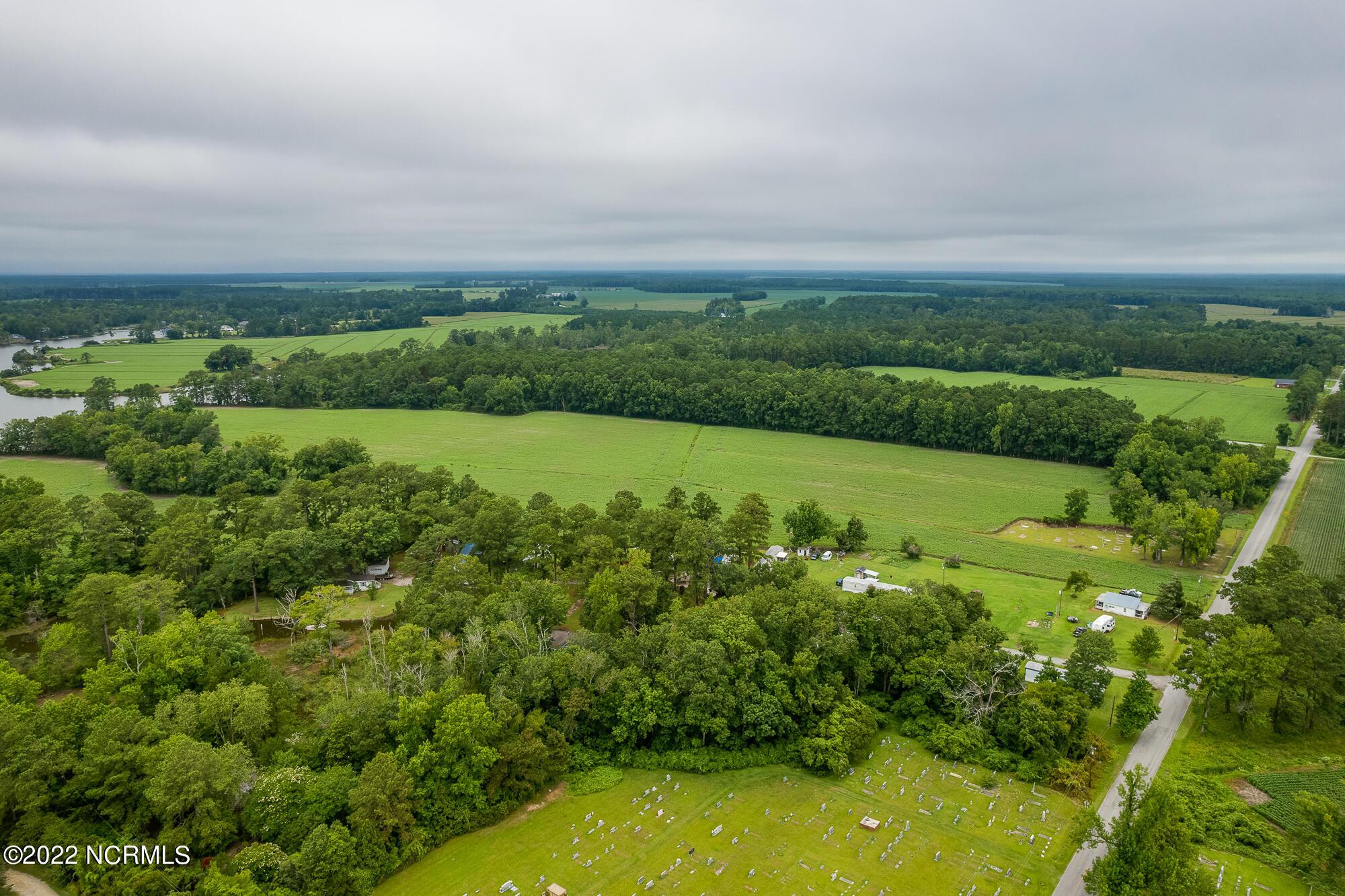 Image 3: 130-holiday-ln-33