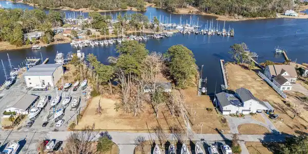 Image 3: 1-web-or-mls-DJI_20250221151531_0394_D