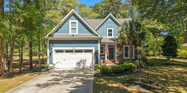 236 Clubhouse Drive SW