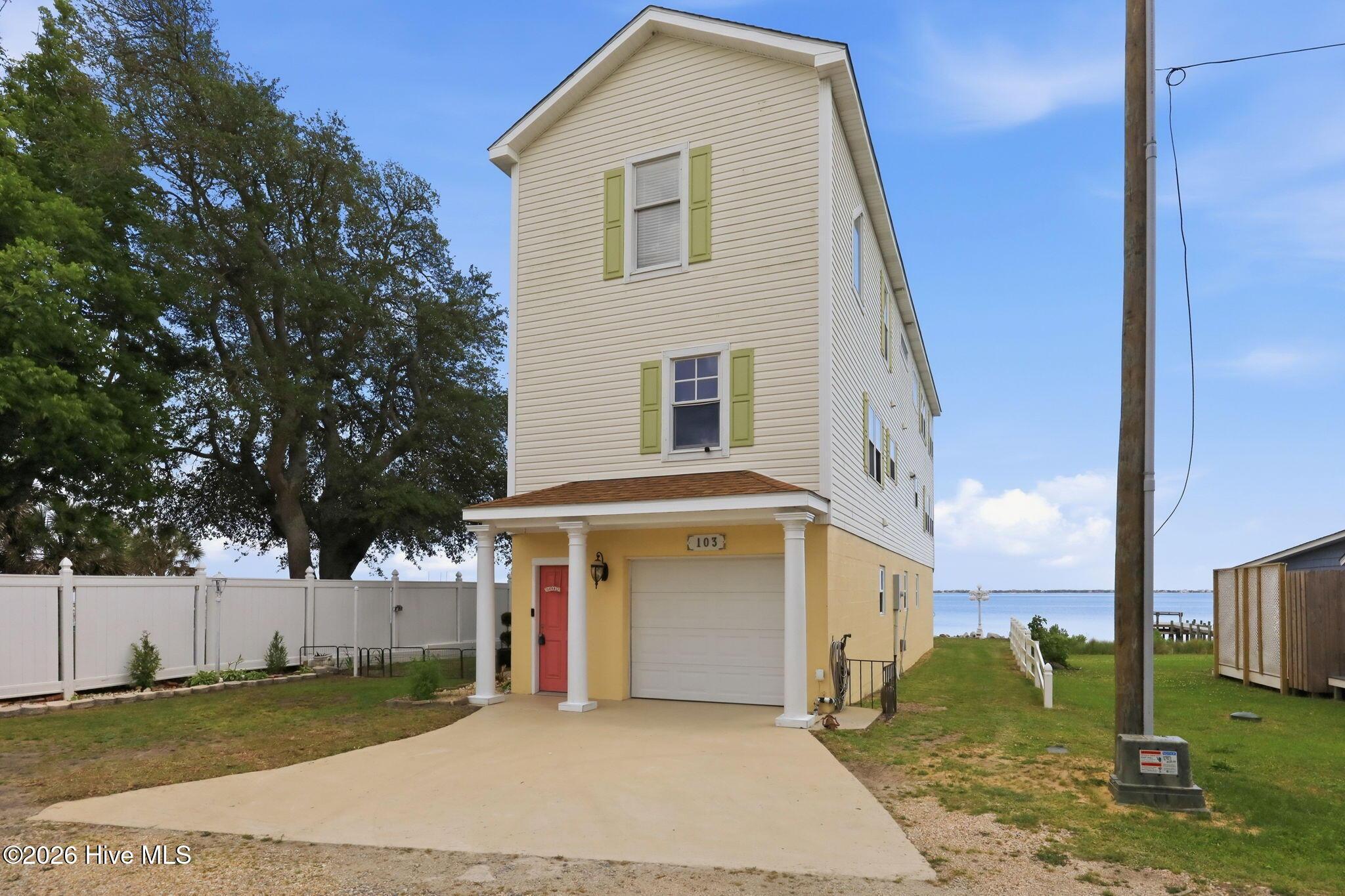 Image 2: 103 Waterfront Ave