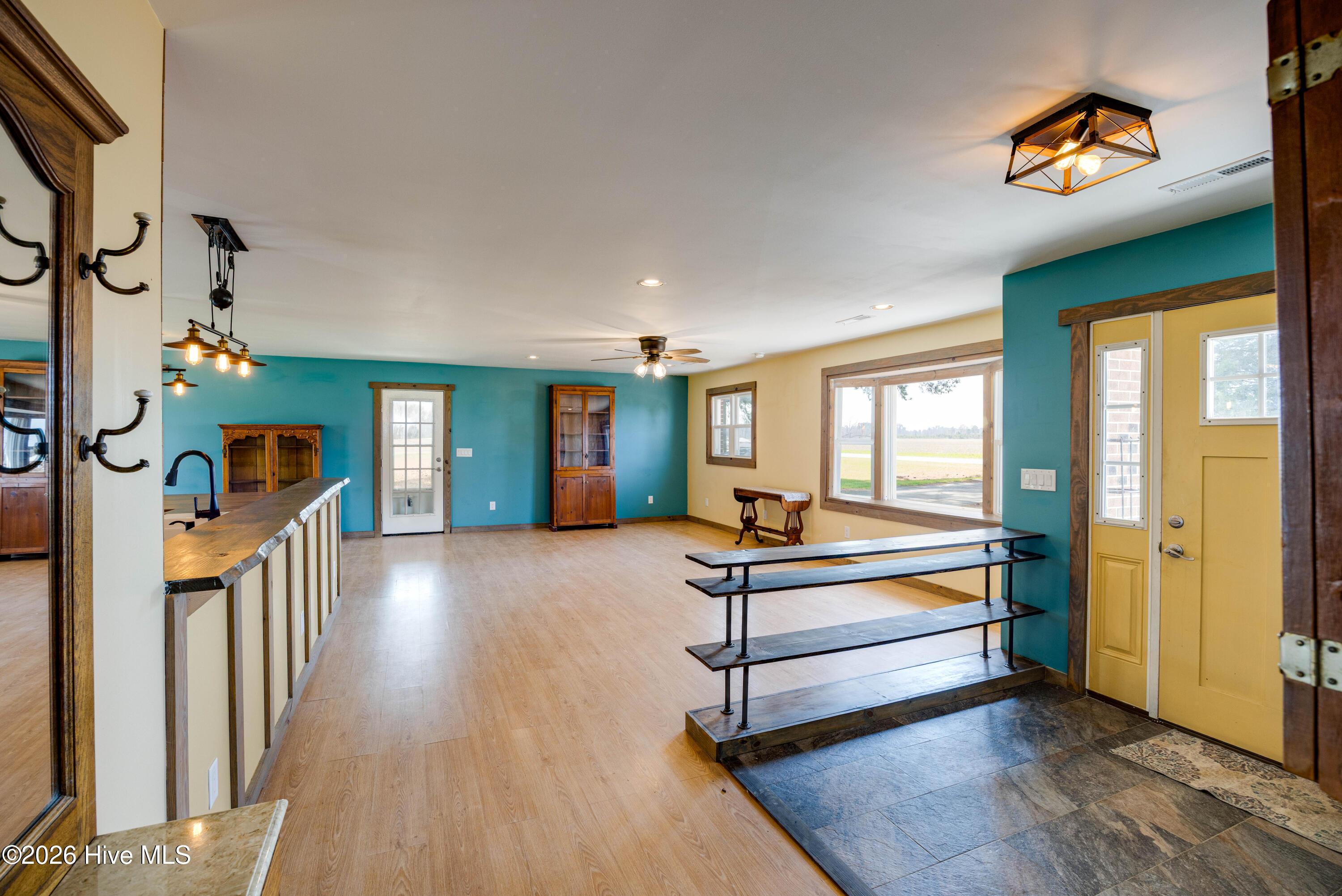 Image 3: Living Room