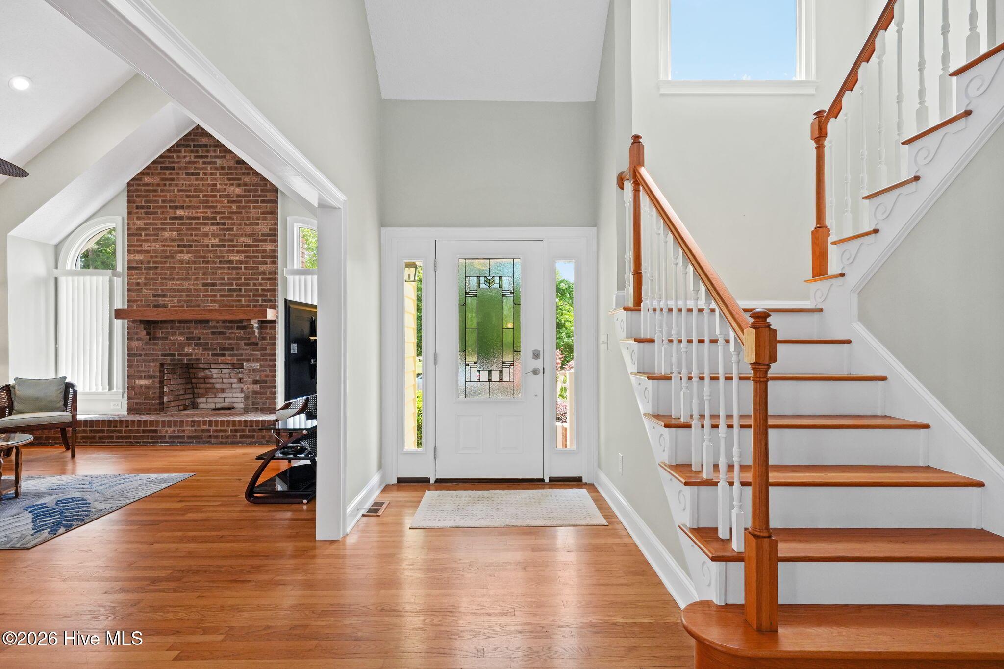 Image 2: foyer