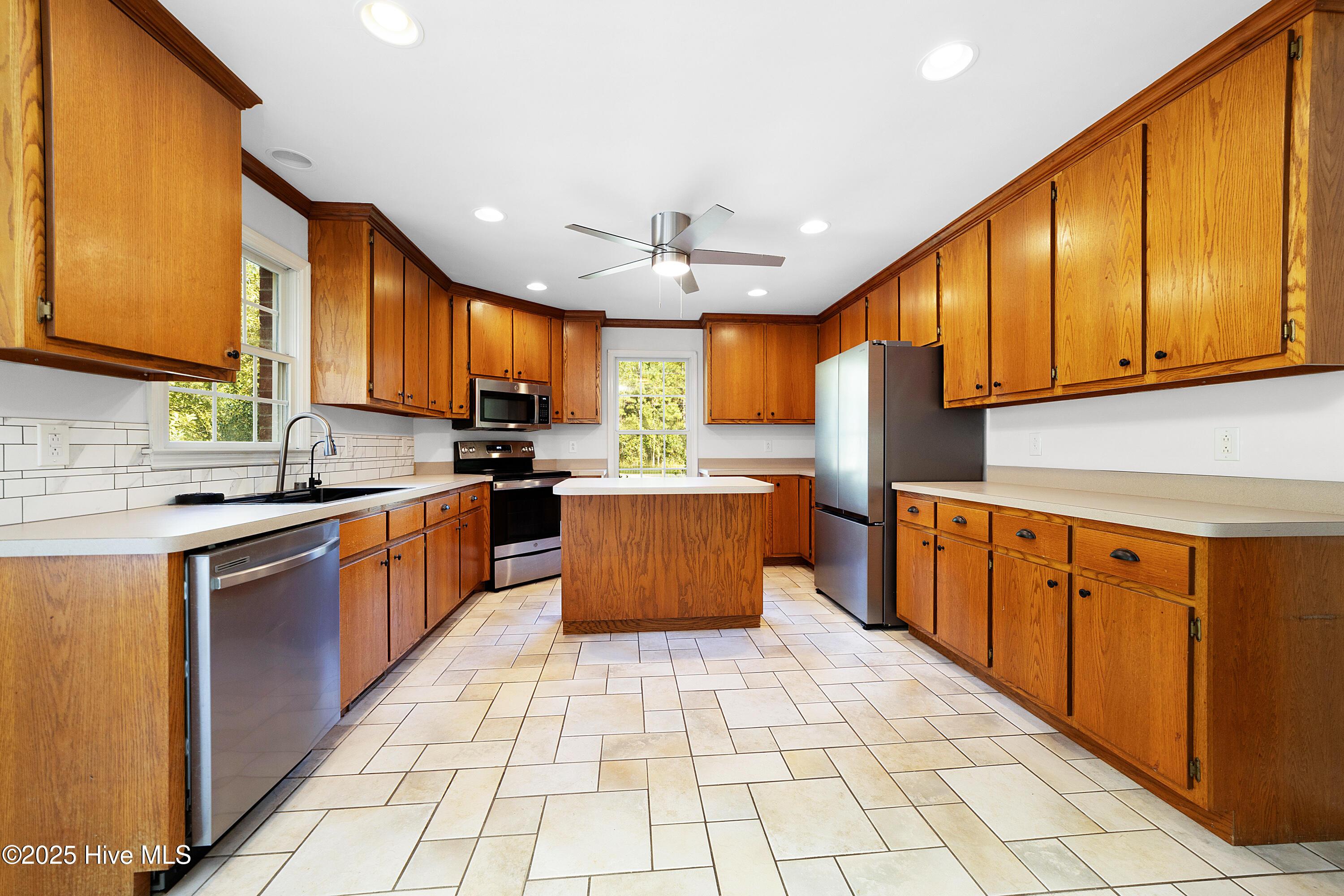 Image 2: 4449 Kershaw Road, Oriental, NC 28571