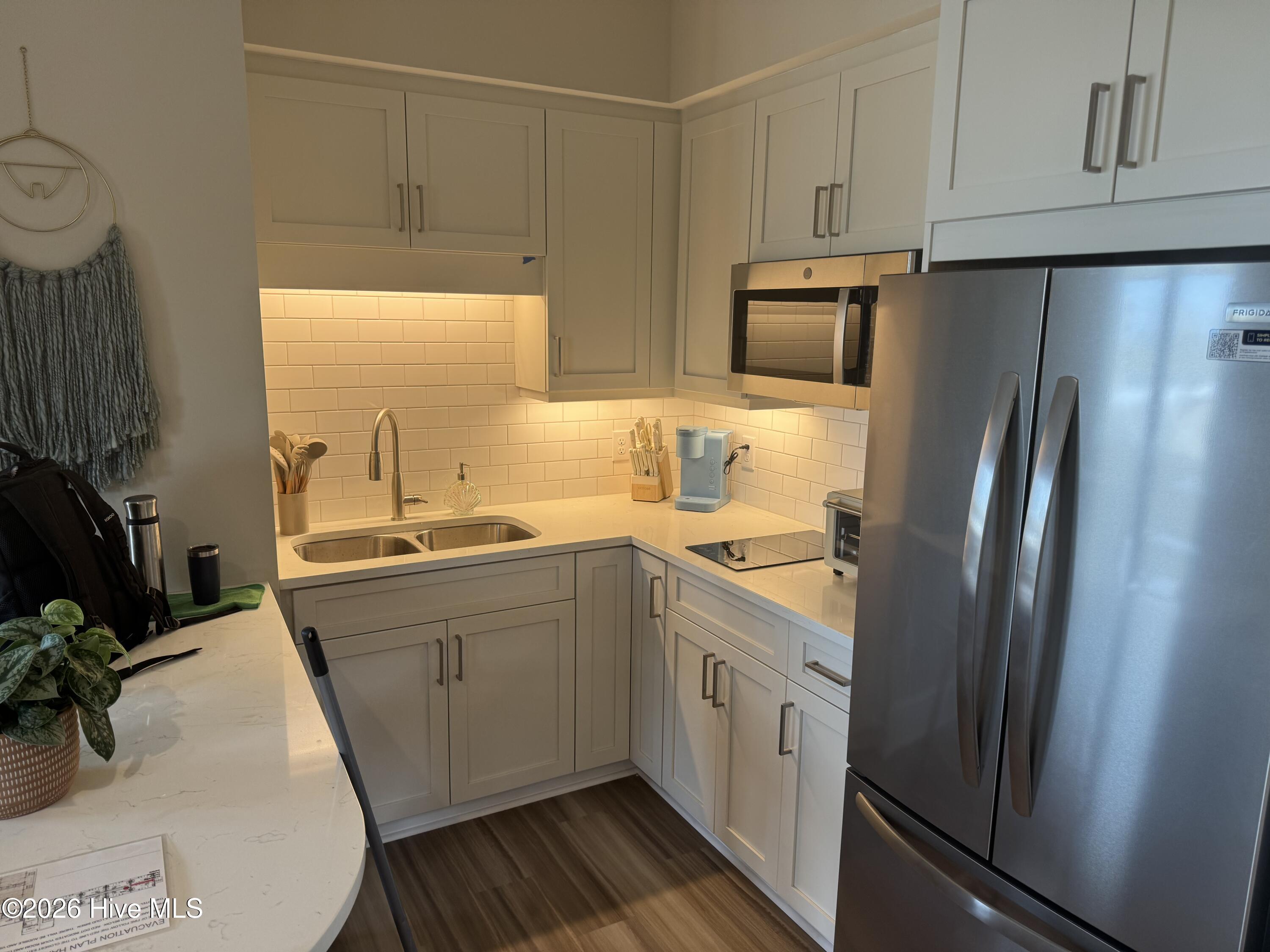 Image 2: Kitchen