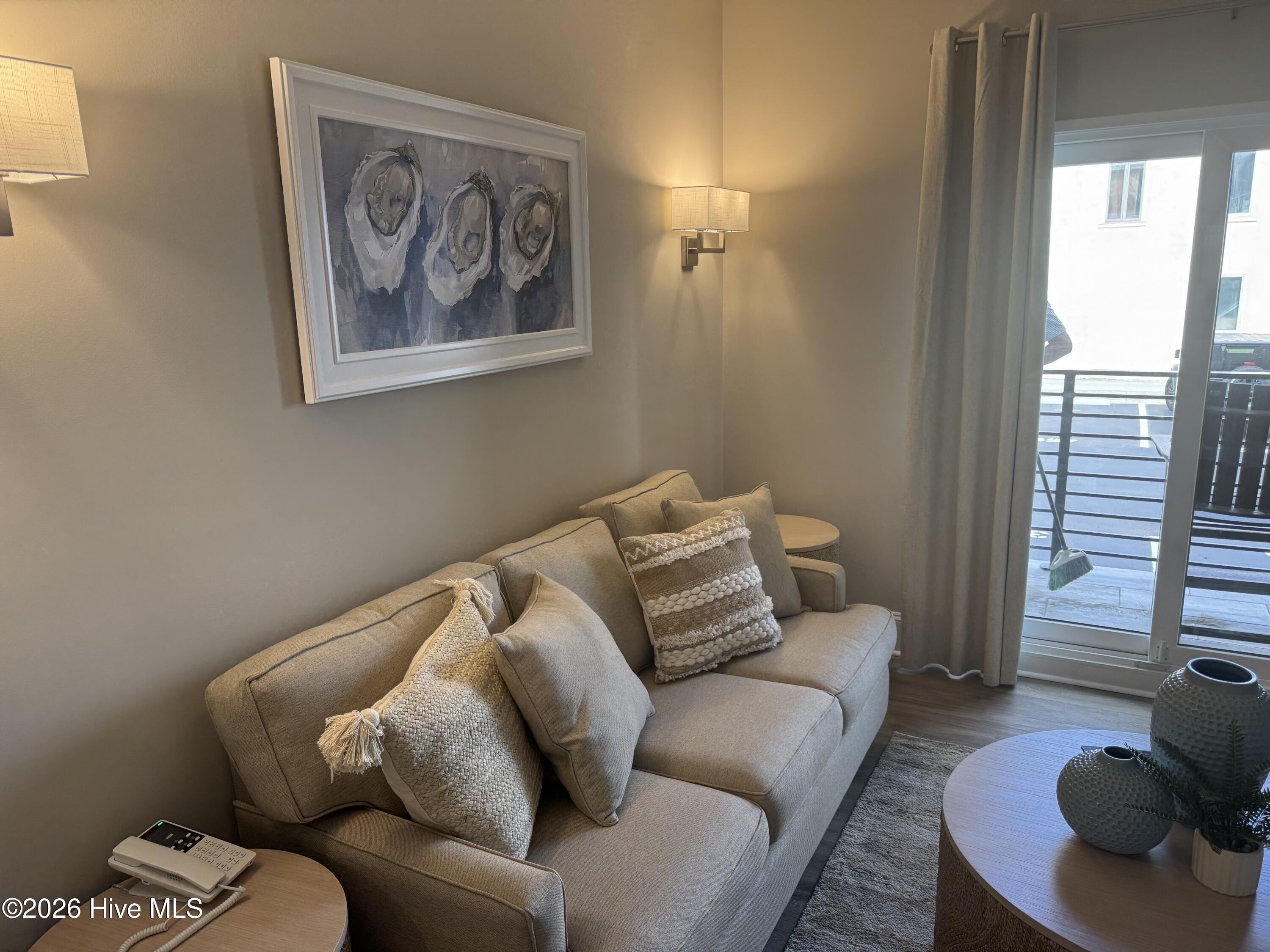 Image 3: Living room